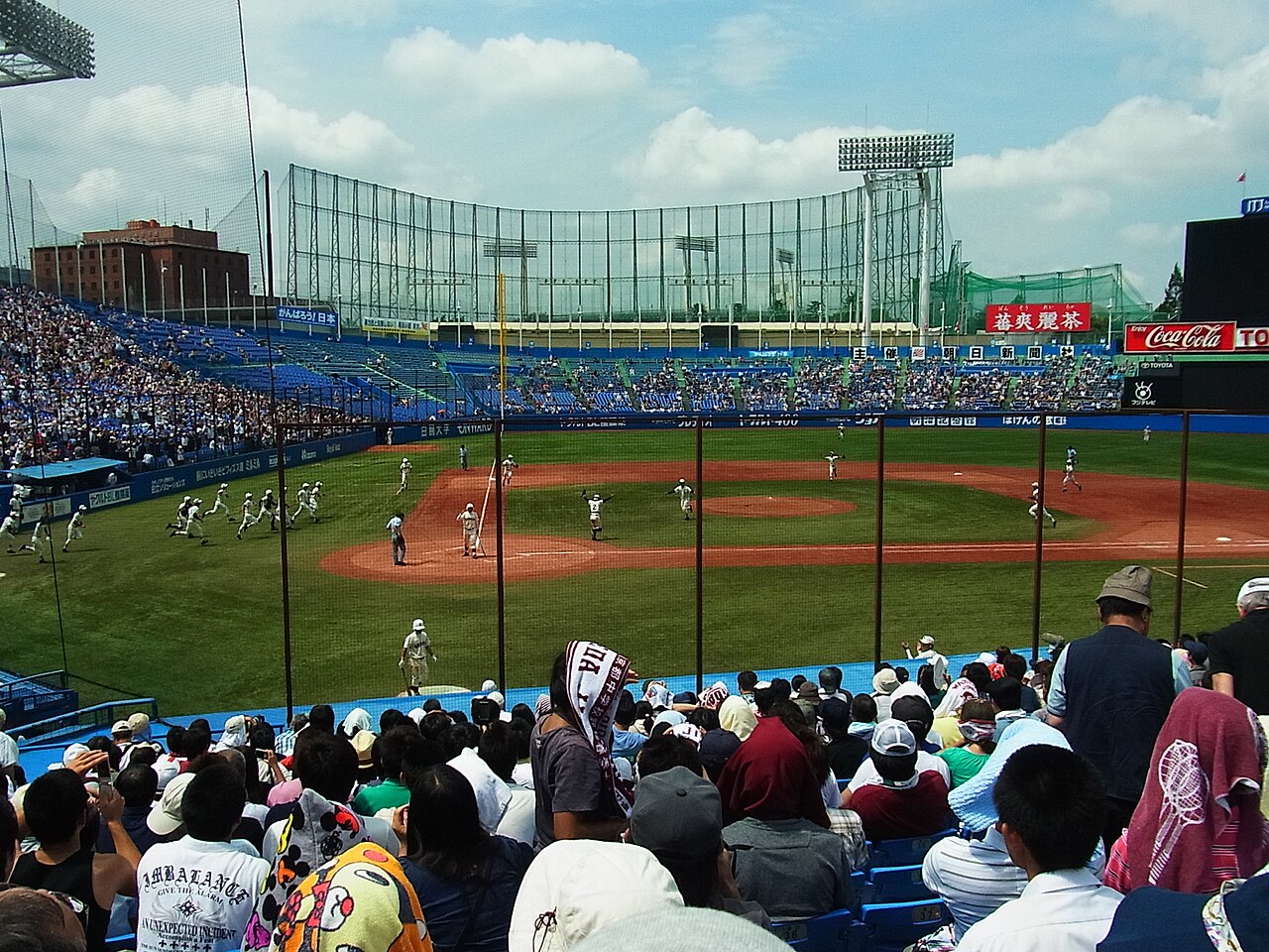 甲子園を目指すグラウンドの野球ボール