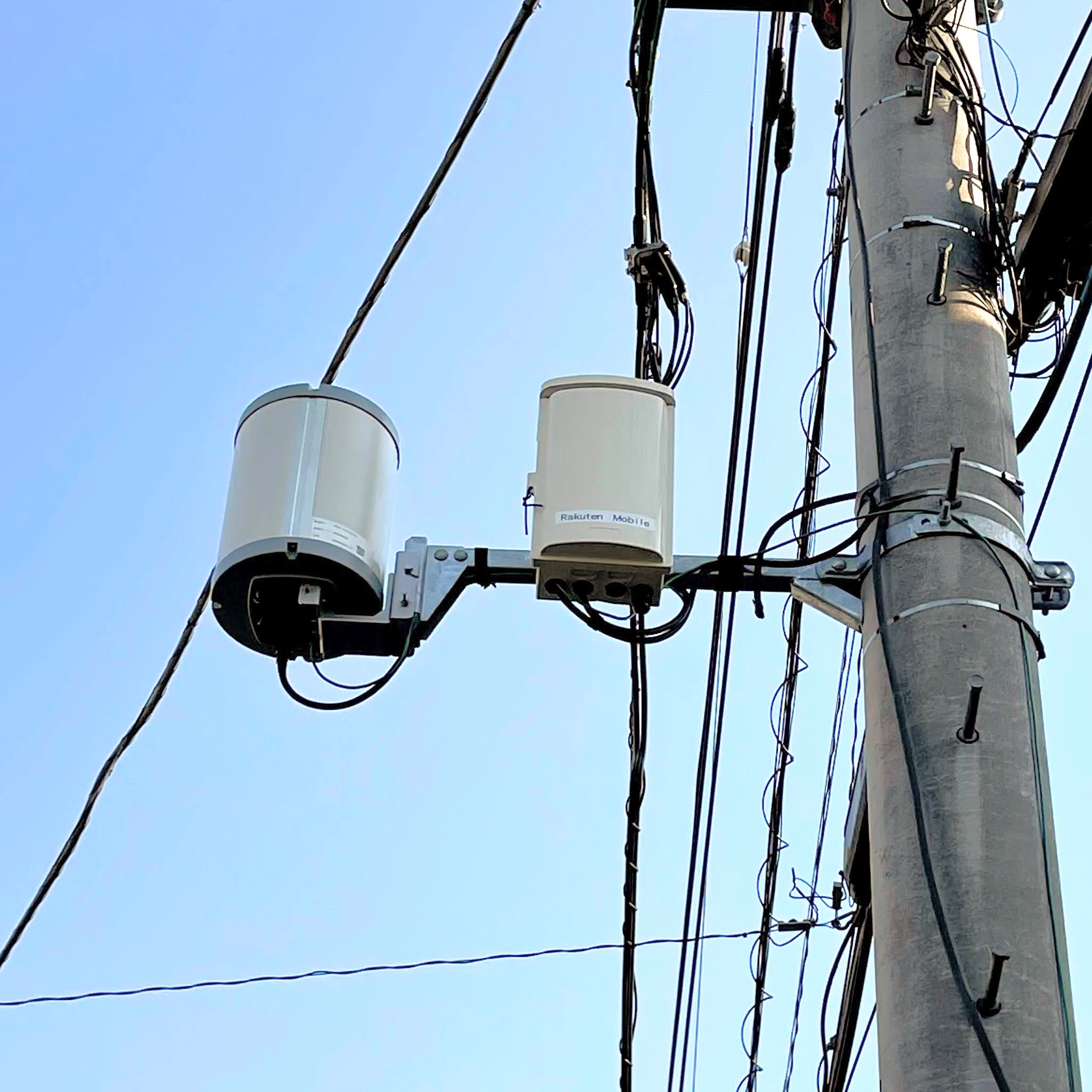 楽天モバイルの携帯電話基地局のアンテナ設備