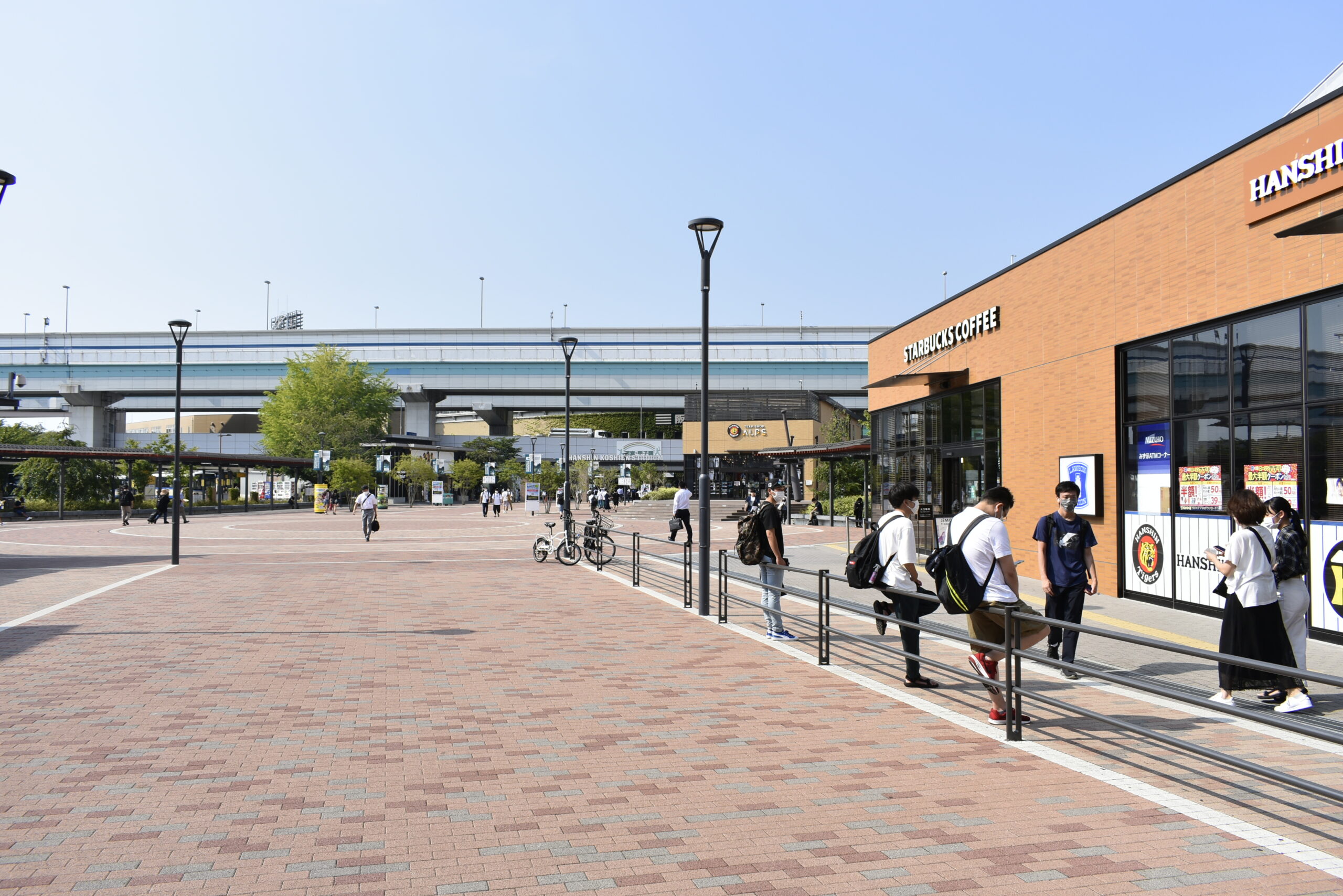 阪神甲子園球場のスタンドとグラウンド(写真はイメージ・2022年8月撮影)