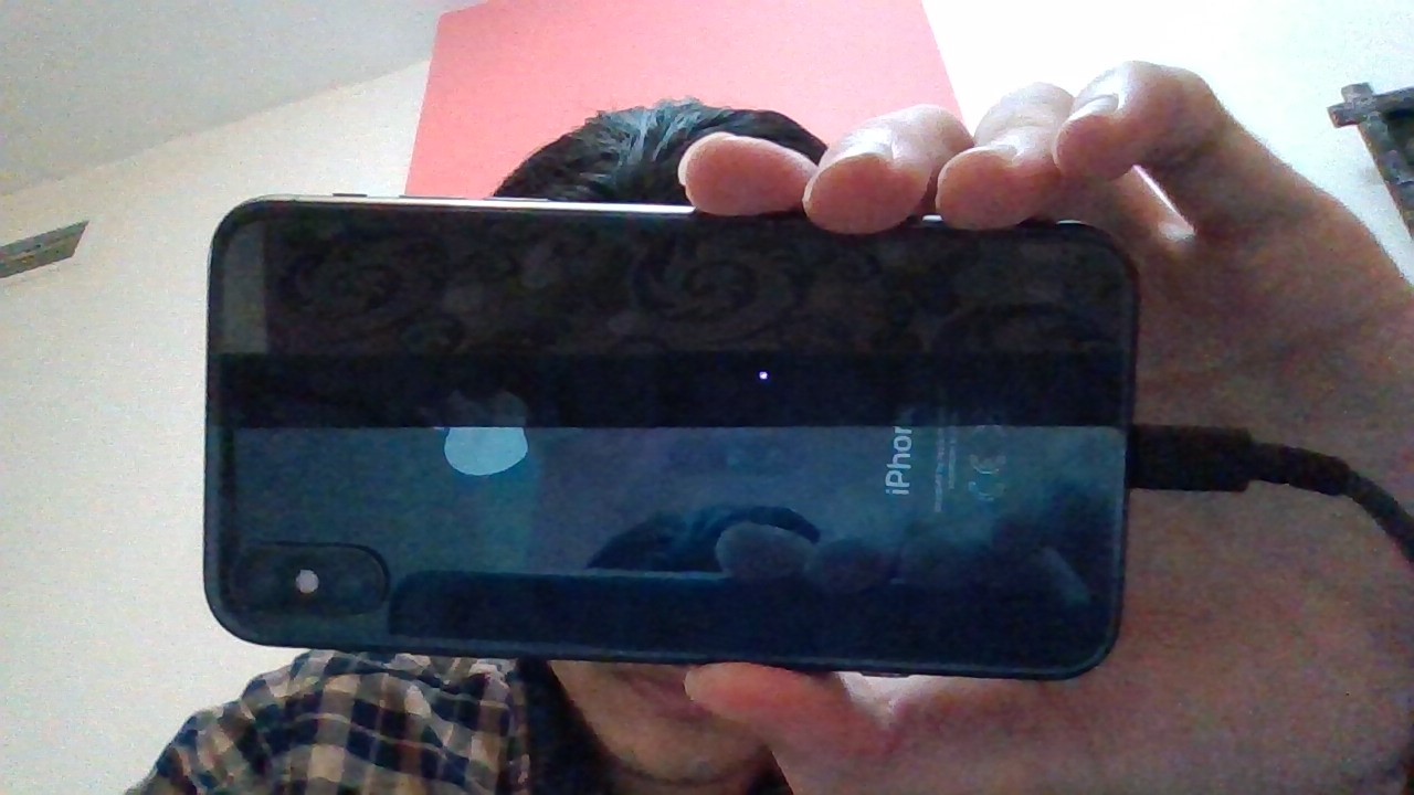 iPhone本体のイメージ写真(Wikimedia Commons, CC BY-SA 4.0 MuhammadZohair1)