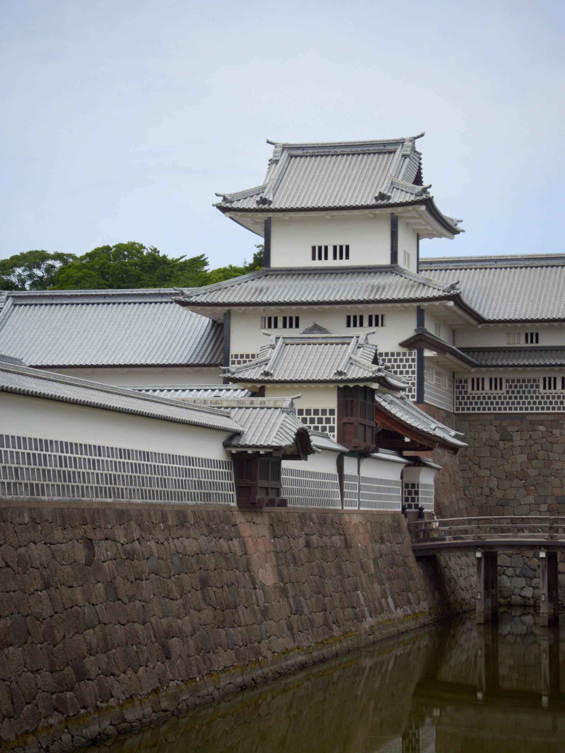 金沢城公園の菱櫓と石垣