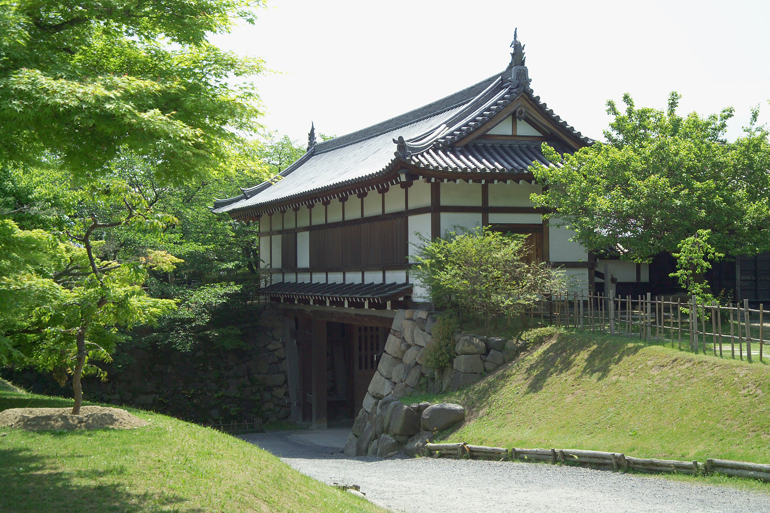 大和郡山城の門。豊臣秀長が晩年の本拠とした城の跡