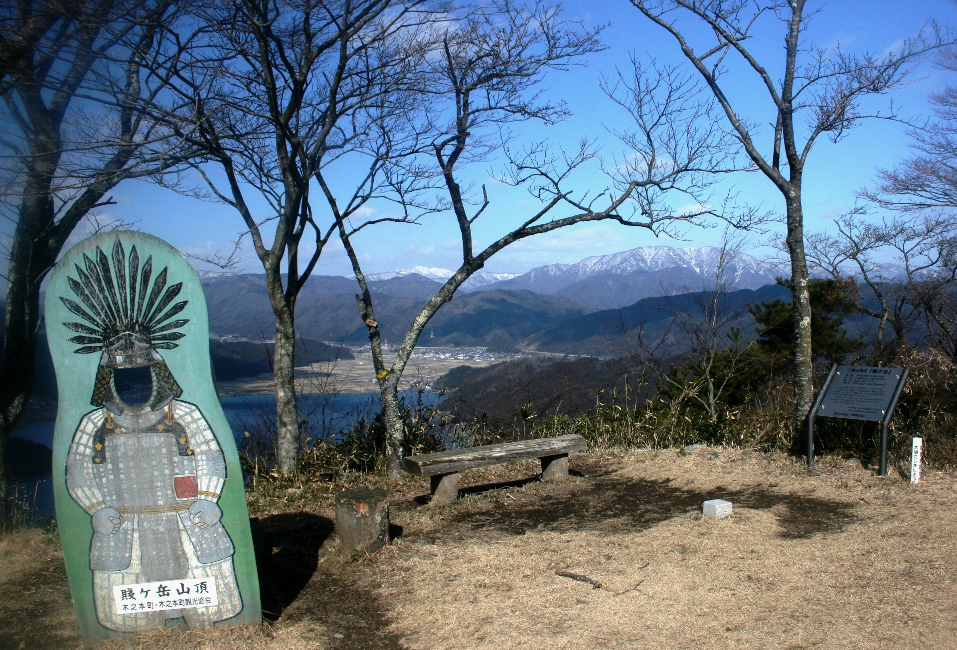 賤ヶ岳山頂から望む余呉湖の眺望