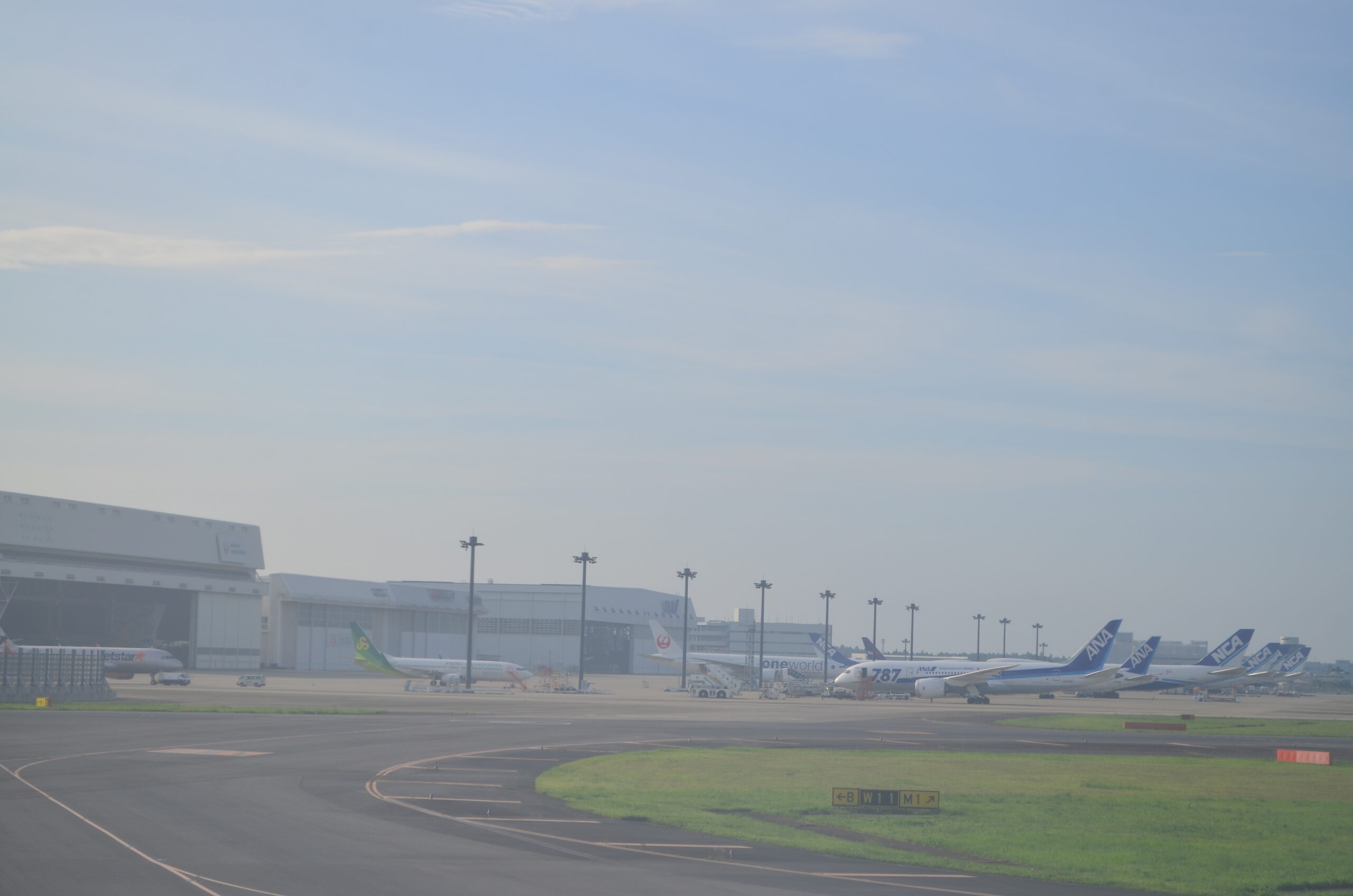 成田国際空港のターミナル内観