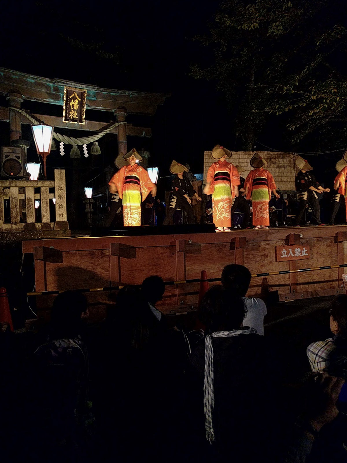 おわら風の盆の夜の競演会ステージ