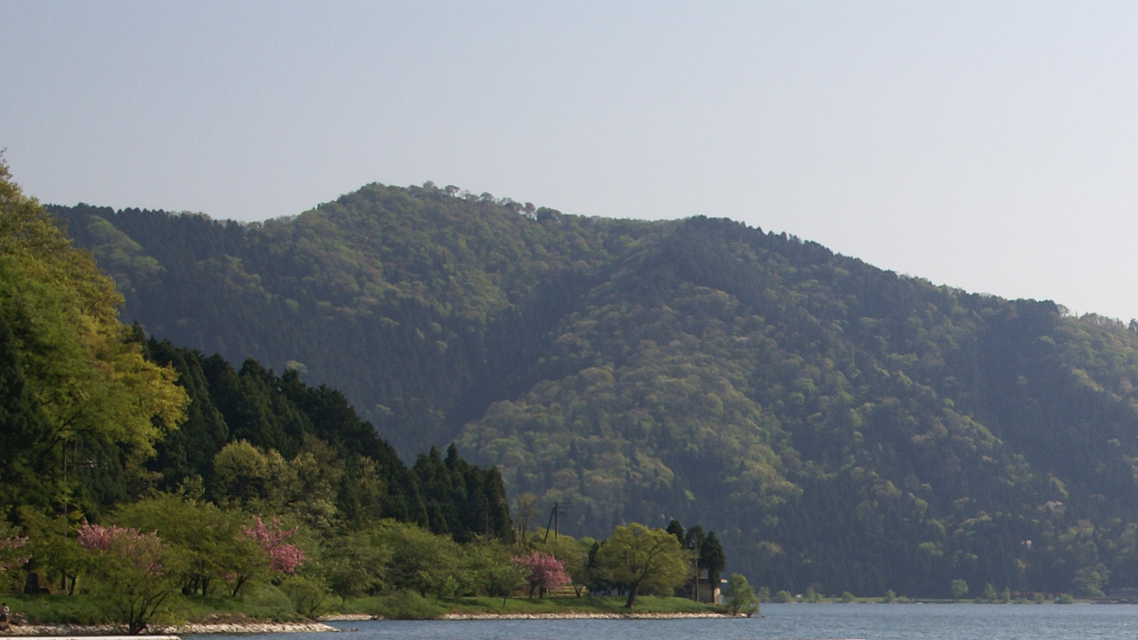 賤ヶ岳の遠景（北北東から）
