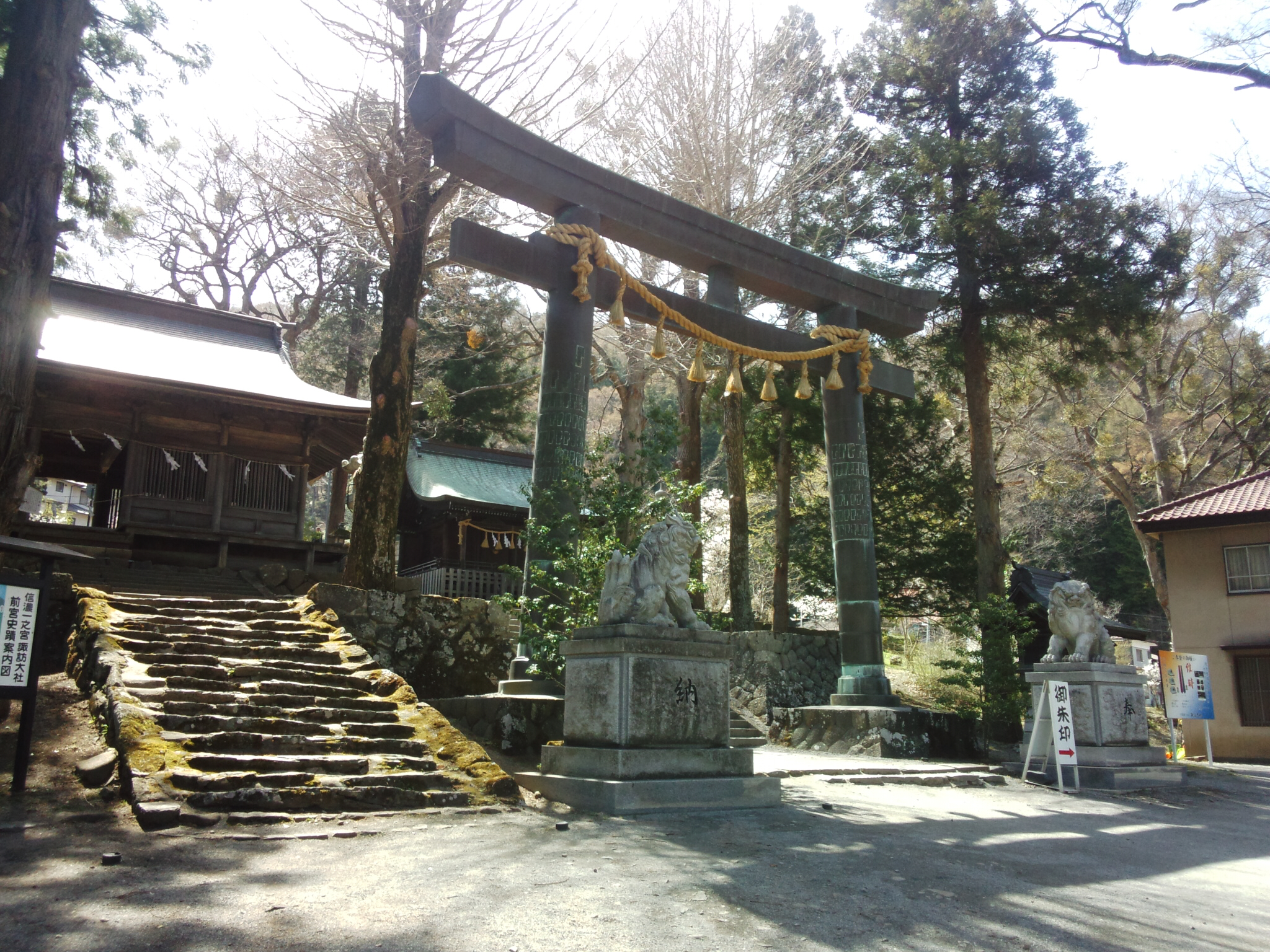 諏訪大社上社前宮の鳥居