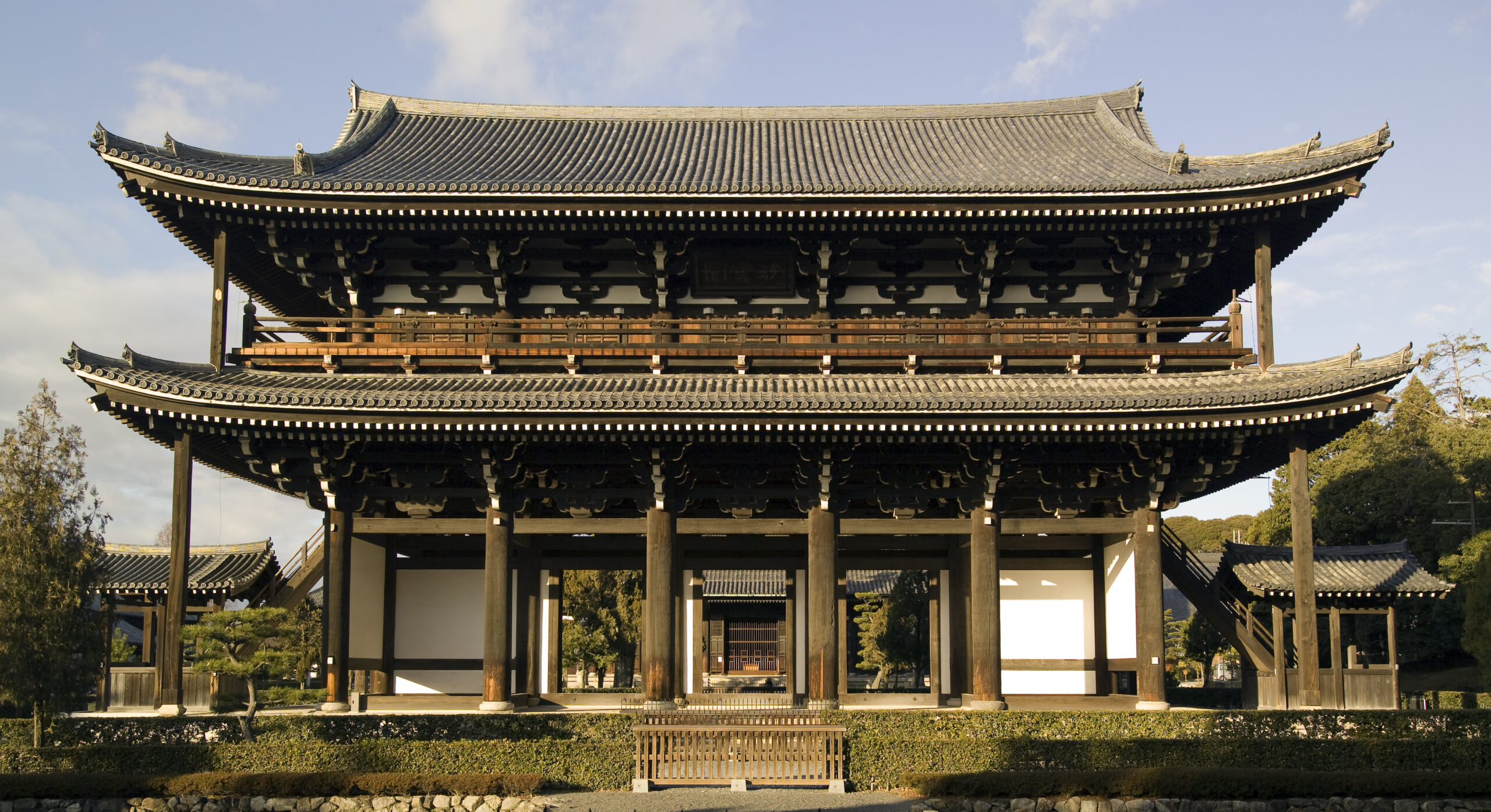 東福寺三門（京都市東山区。柴田勝豊が最期を迎えた地）