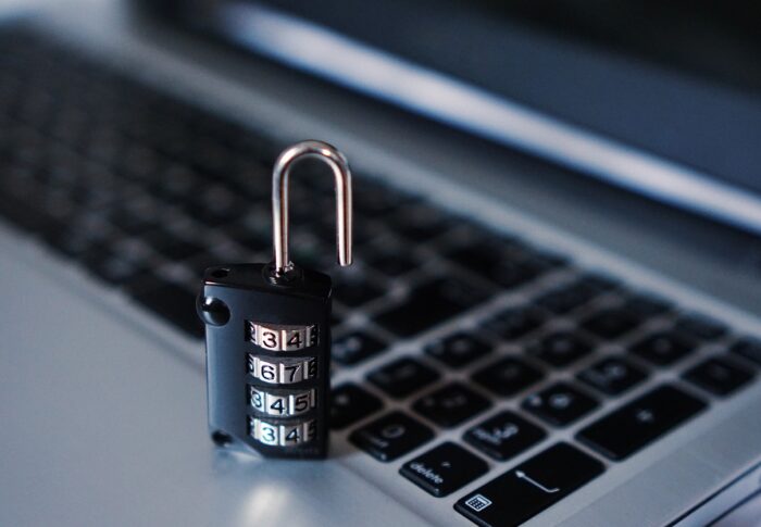 macOS Tahoe 26.6.1はアップデートすべき？CVE-2026-65400（画面共有の脆弱性）の原因と対処法【2026年8月】