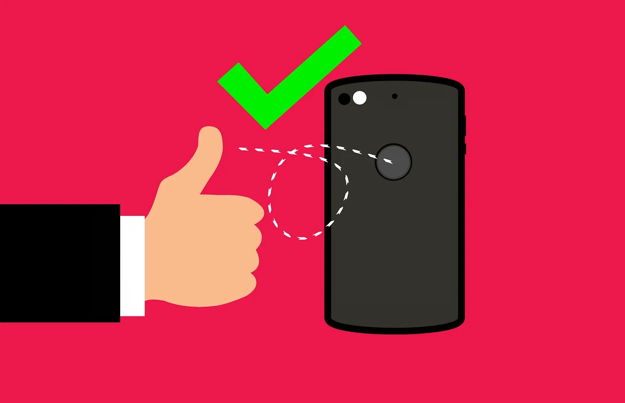 スマートフォンの指紋認証でロックを解除するイメージ(出典: Pixabay)