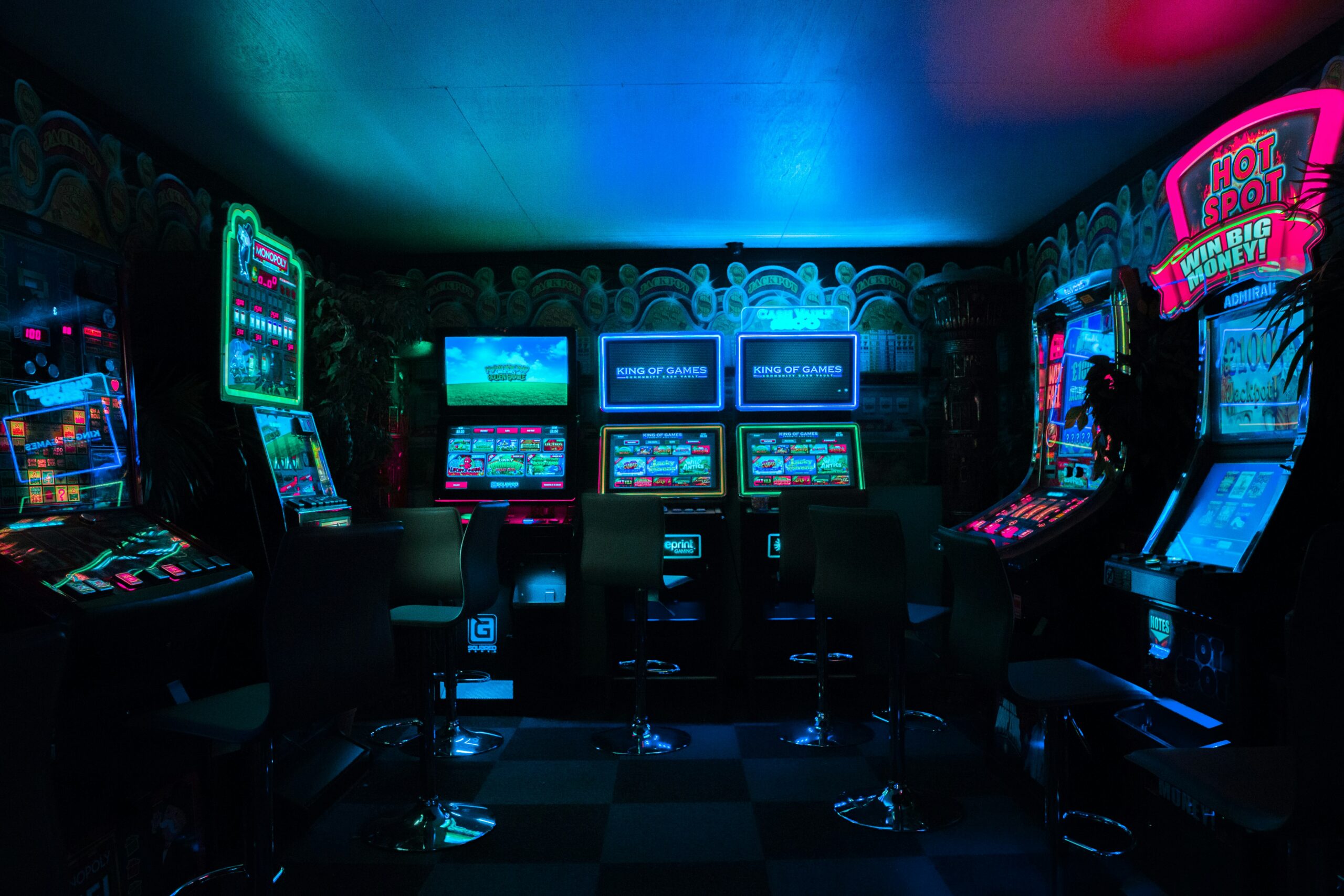 ゲームコントローラーで遊ぶイメージ