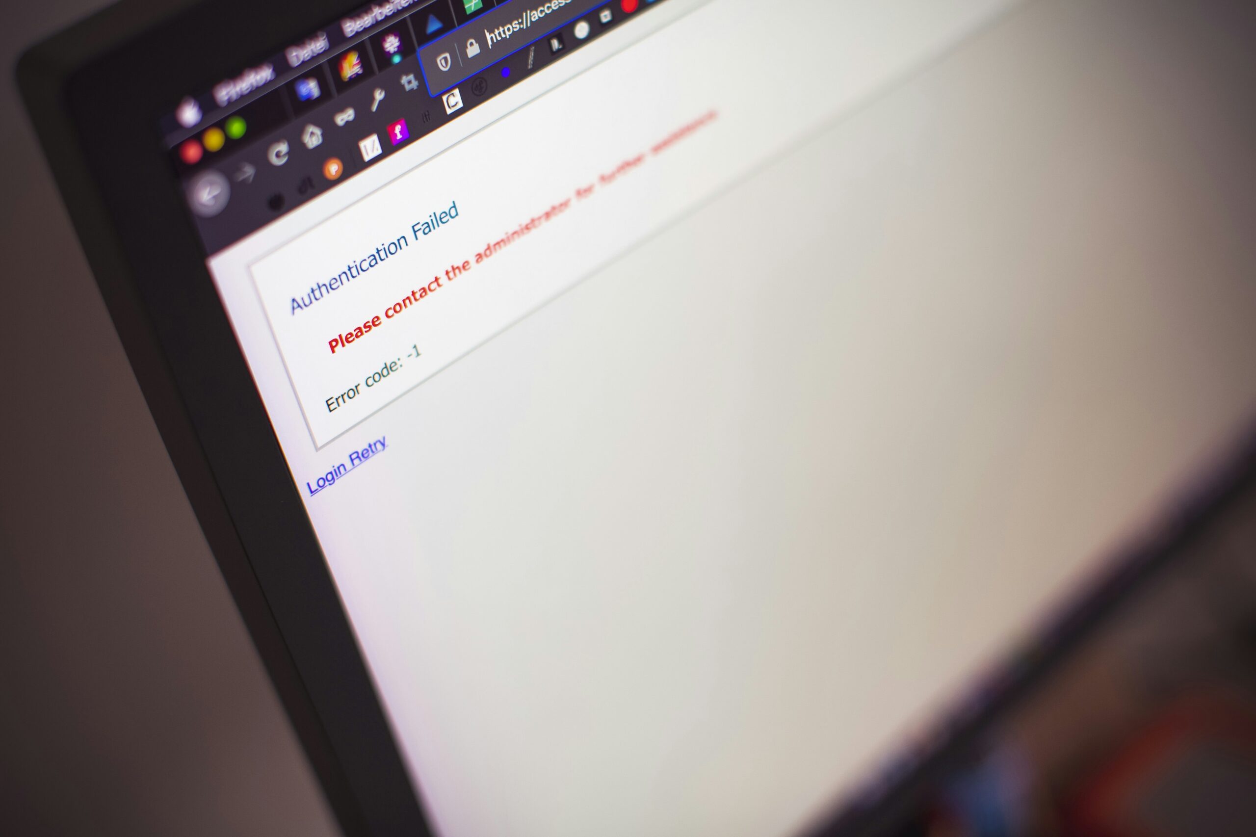 「Authentication Failed」の認証エラーが表示されたモニター