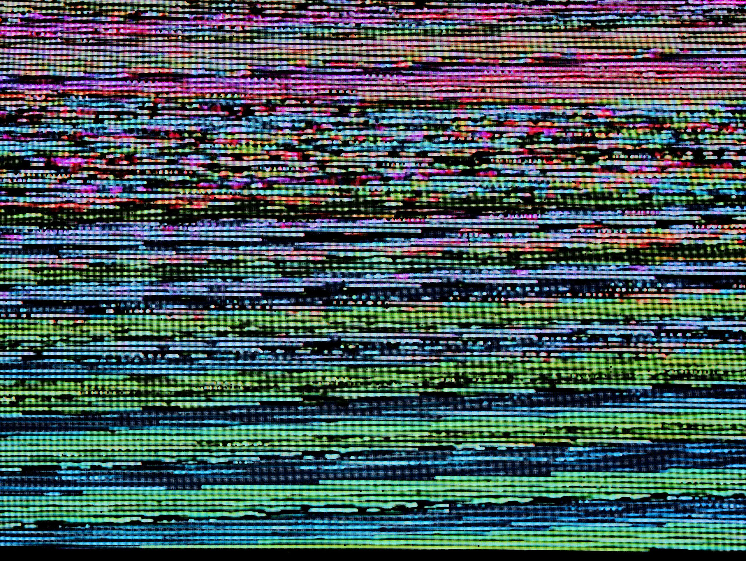 エラーや不具合を象徴するデジタルノイズ画面