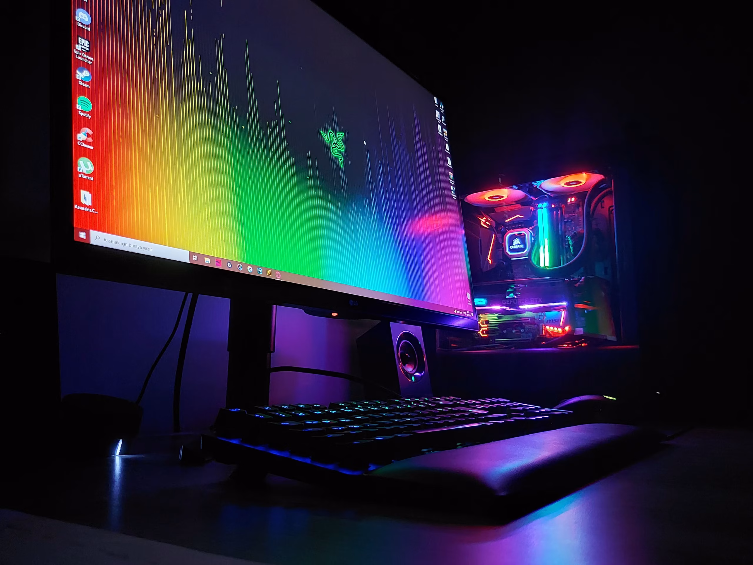 ゲーミングPCのモニターとキーボード