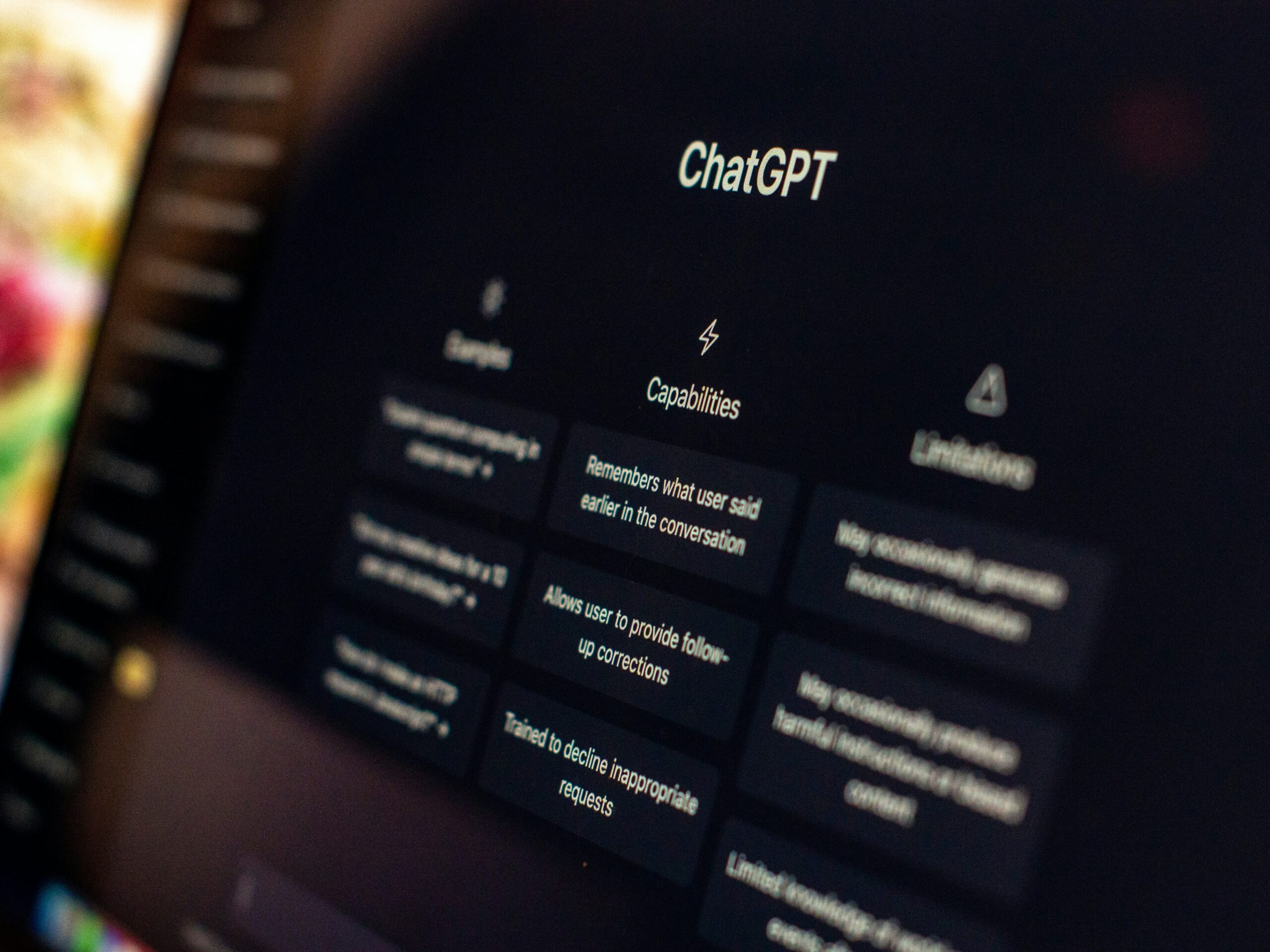 MacBookの画面に表示されたChatGPTのホーム画面