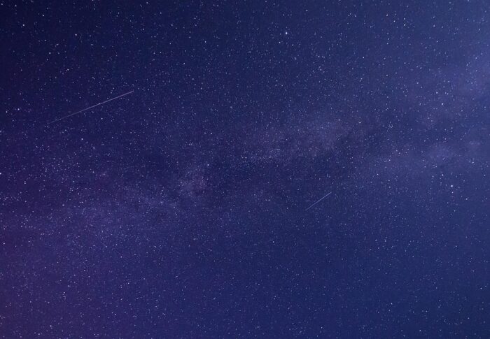ペルセウス座流星群2026はいつ見える？ピークは8月13日未明【8/11時点・国立天文台発表】