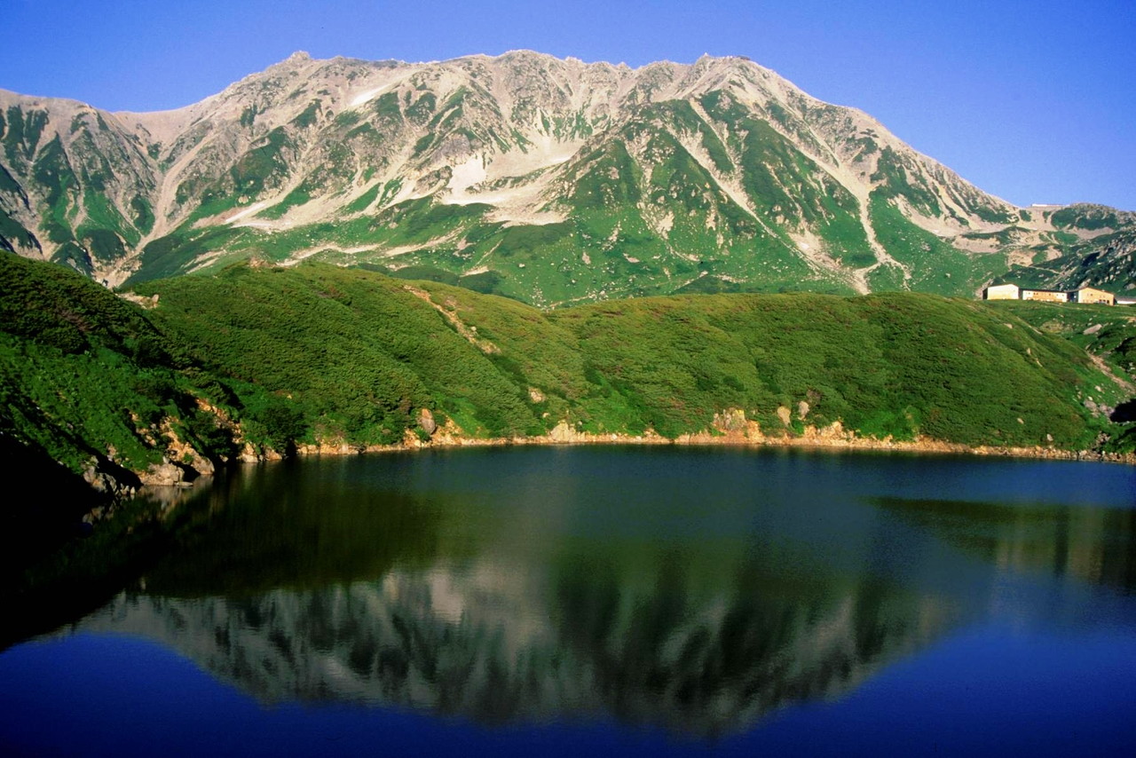 立山連峰(さらさら越えの伝統的ルートとされるザラ峠を含む山域)