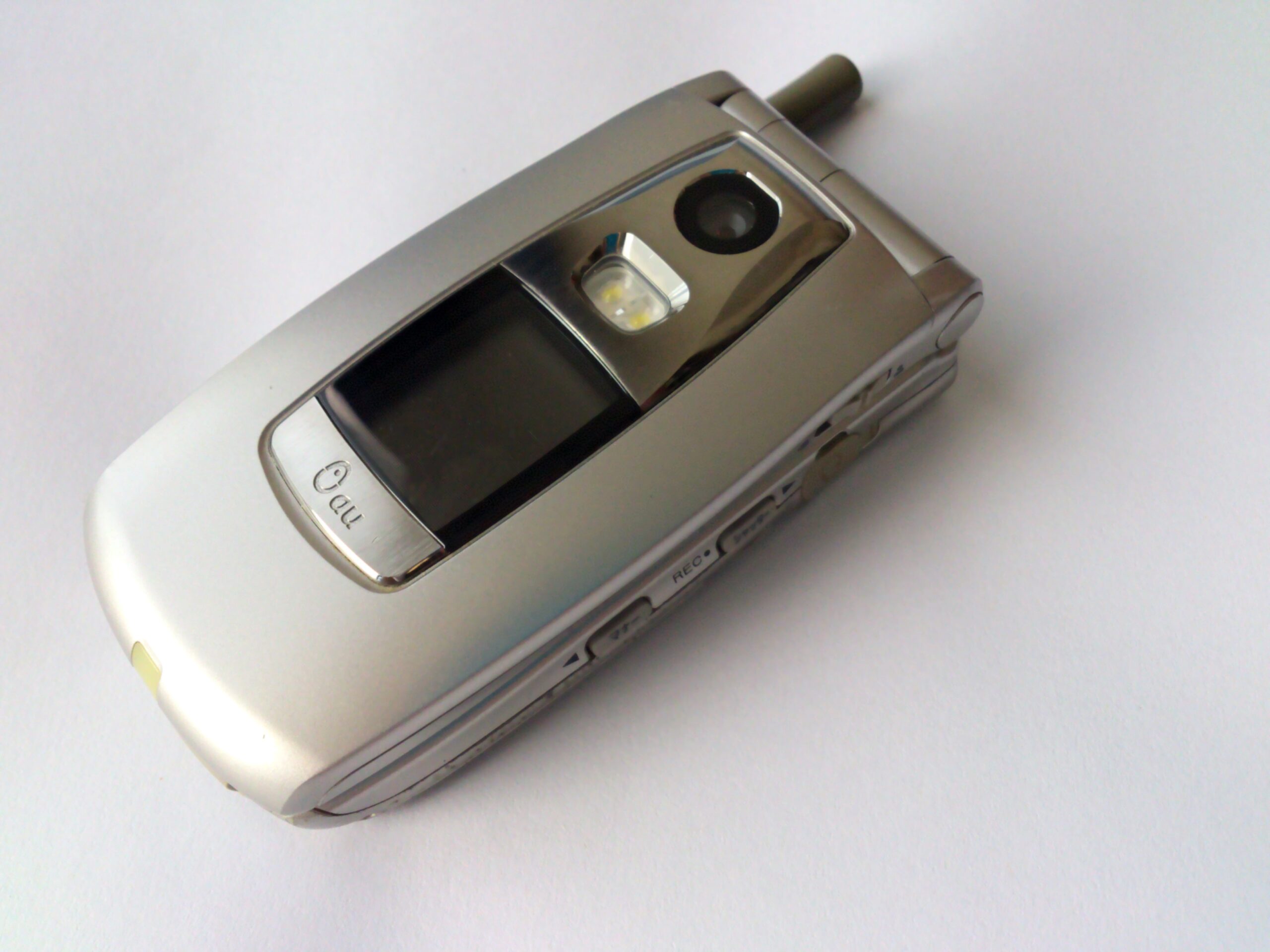 auの携帯電話A5401CA