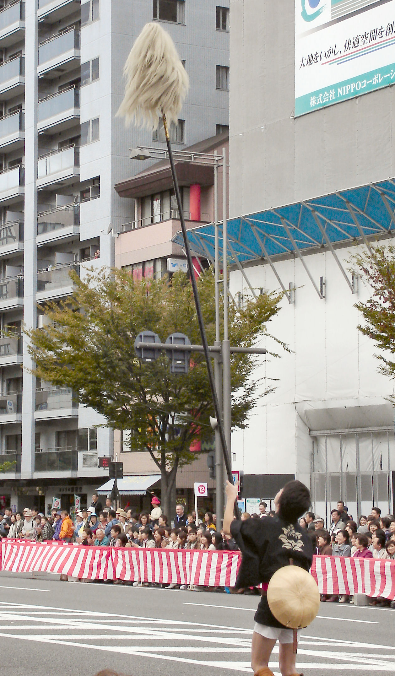 時代祭の行列で使われる毛槍（けやり）