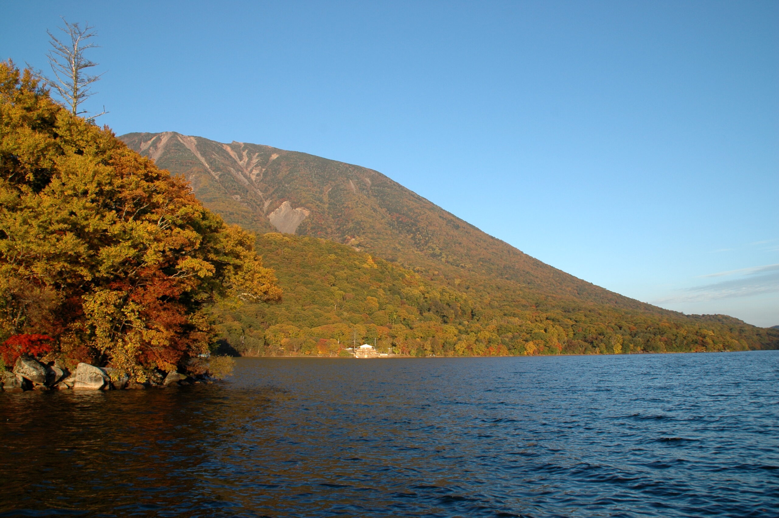 日光・奥日光の紅葉2026はいつ見頃？中禅寺湖・いろは坂の見頃予想と渋滞回避・アクセス完全ガイド【9月13日時点】