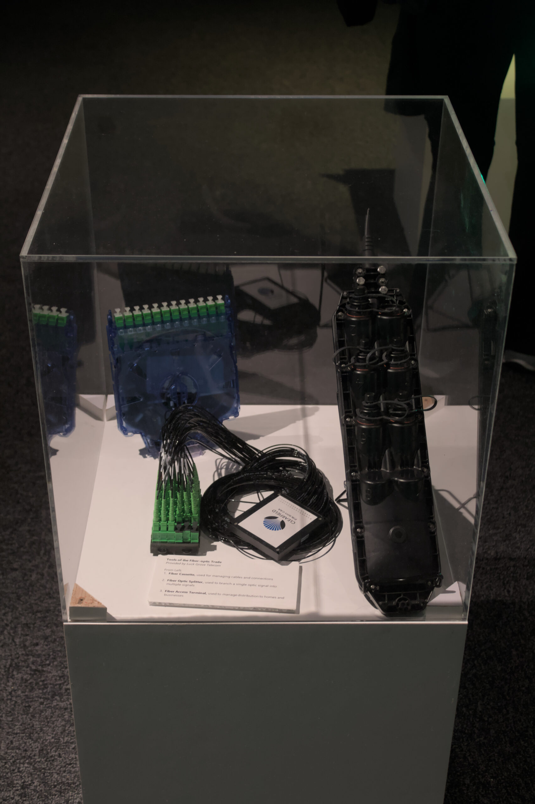 光回線で使われる光ファイバー関連機器