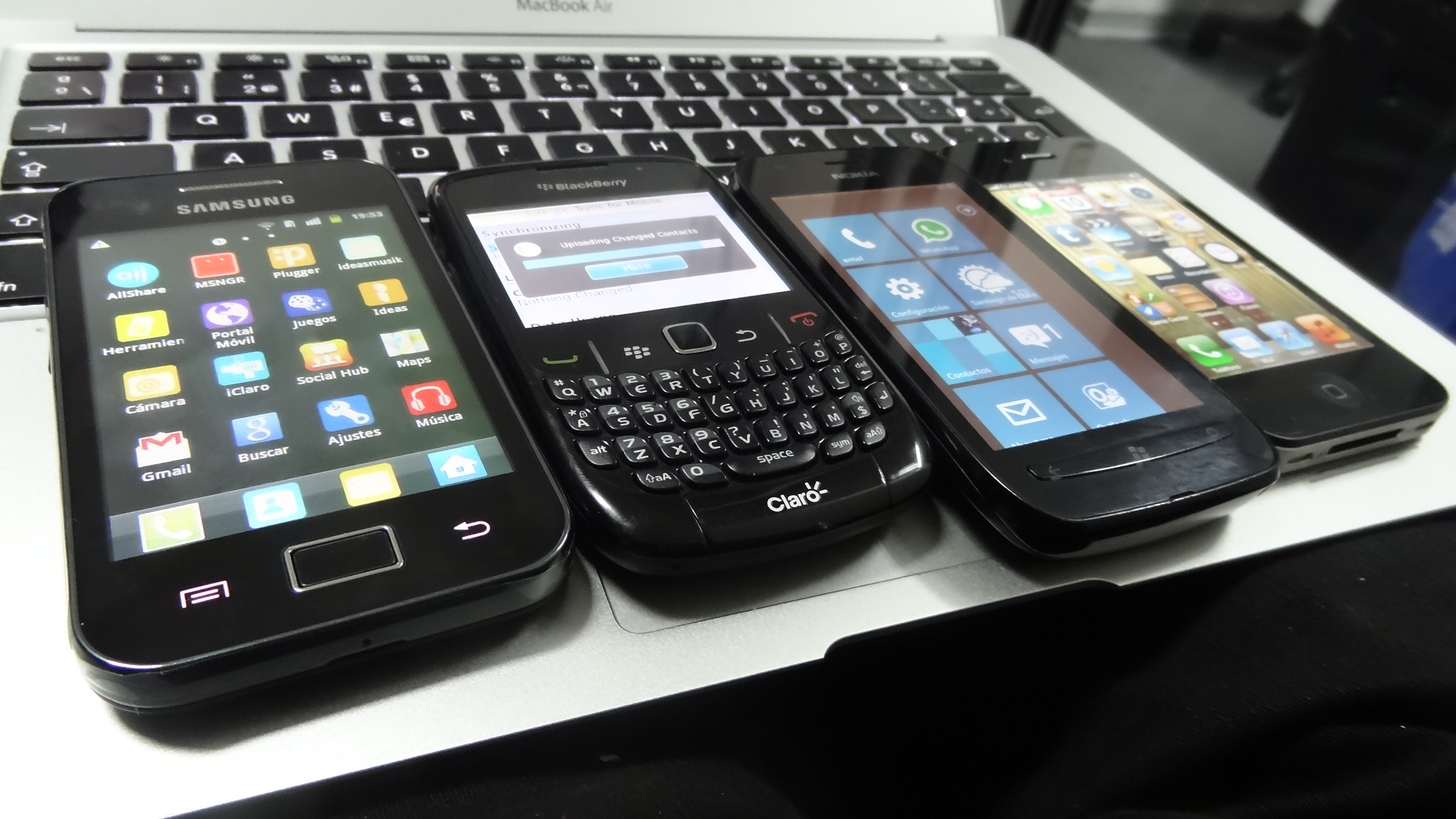 複数のスマートフォンの例