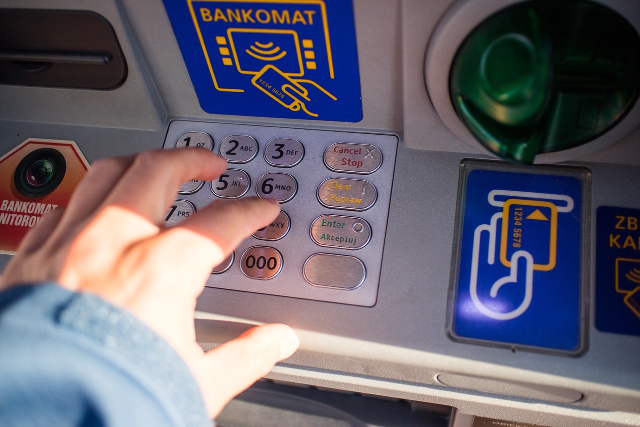 現金自動預け払い機（ATM）