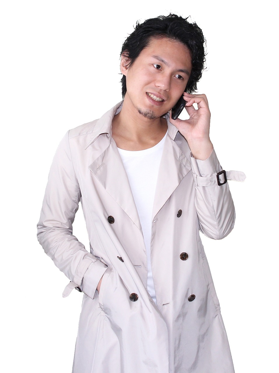 スマートフォンを持って手続きについて考え込む人物