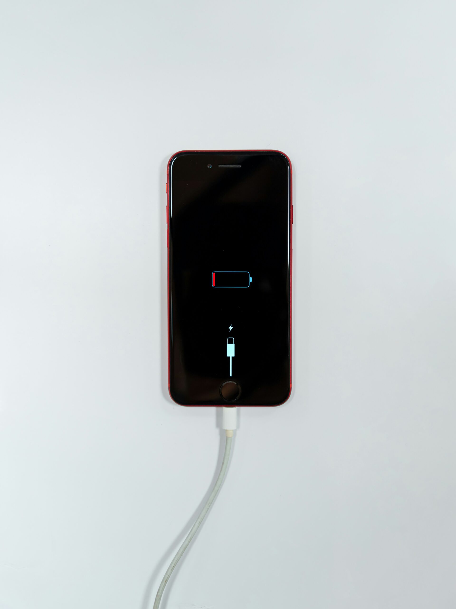 白い面に置かれたiPhone