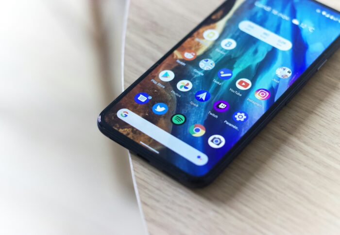 Androidの設定「システムサービス」ページが真っ黒で何も表示されない不具合の原因と今すぐ試せる対処法5選【2026年9月】