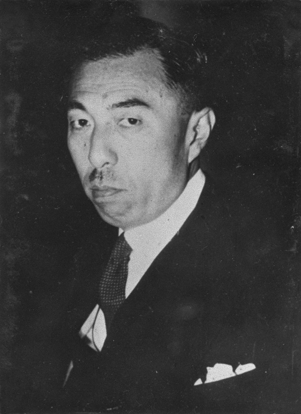 近衛文麿の肖像写真（国立国会図書館所蔵『近代日本人の肖像』より）