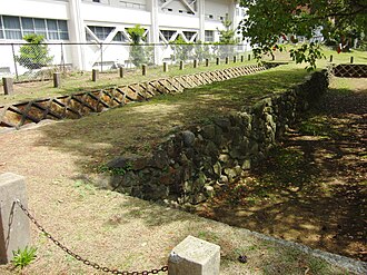 福岡市西新地区に残る元寇防塁の石積み