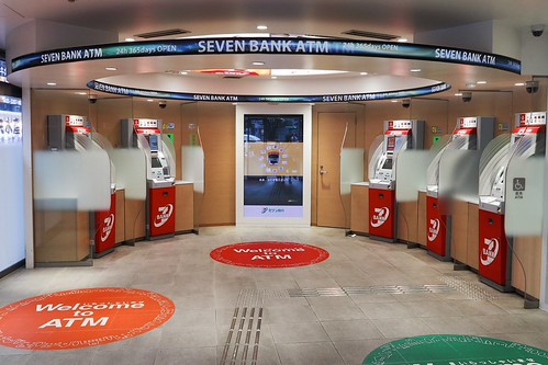 撮影: MIKI Yoshihito(CC BY 2.0)/出典: Flickr セブン-イレブン店内に設置されたセブン銀行ATM