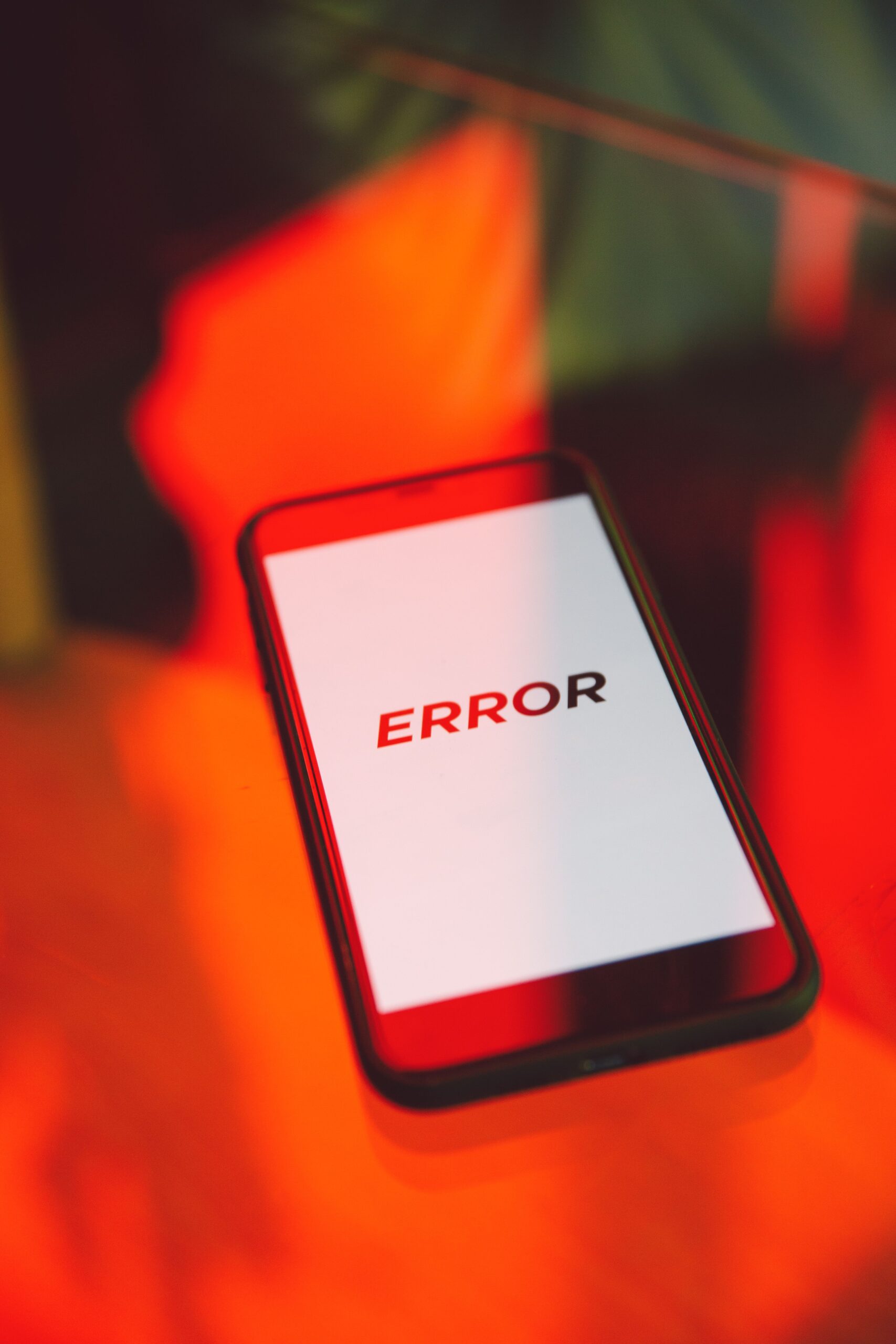 エラーを表示しているスマートフォン