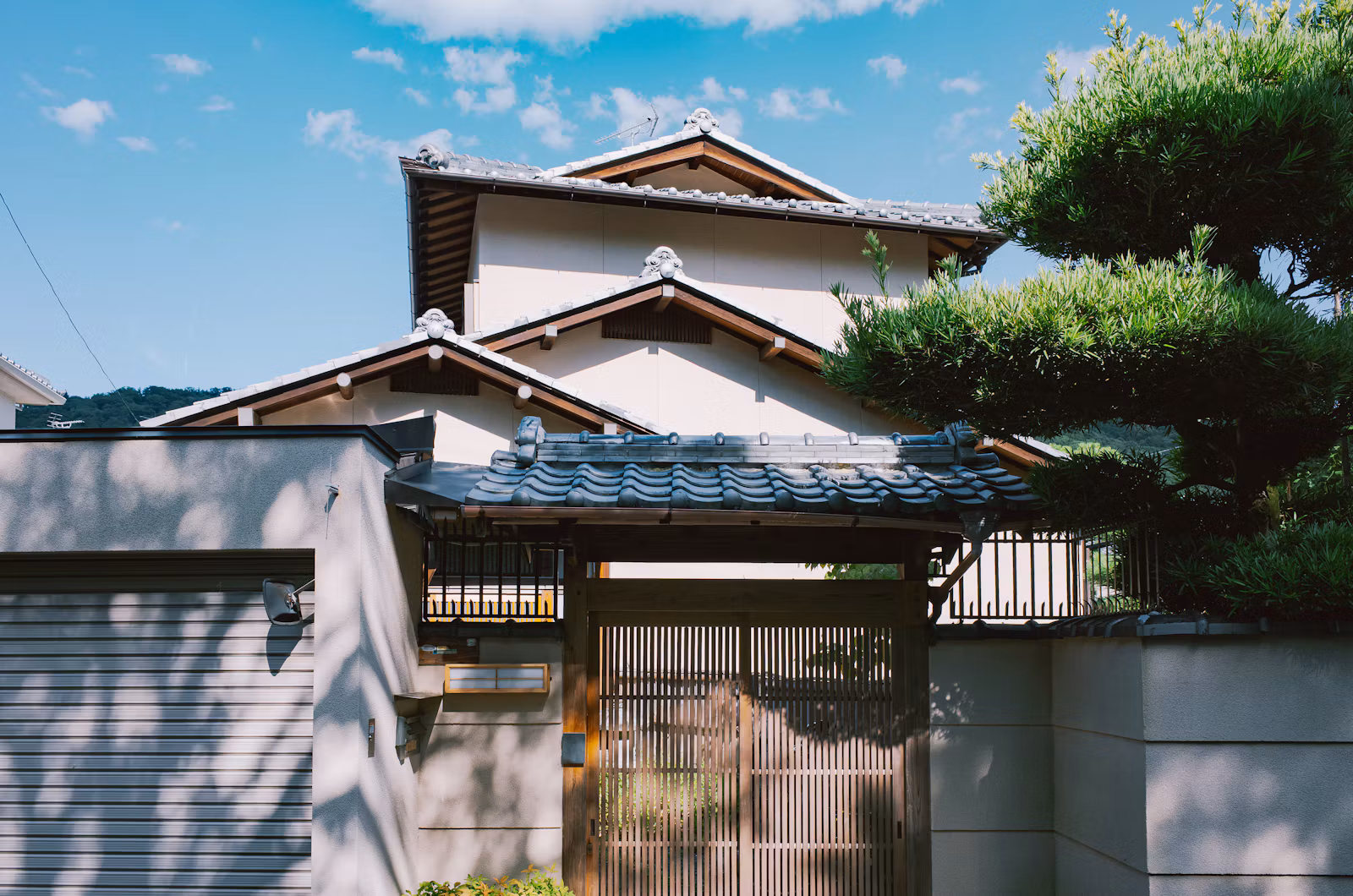 名義が相続人に移っていない実家の家屋のイメージ